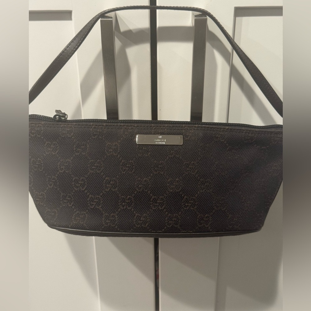 ❤️GUCCI Classic Boat Pochette. Almost new. Free COA. ❤️